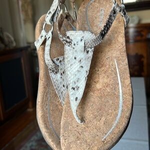 Aetrex snake skin print ergonomic arch supports sandals size 9.5